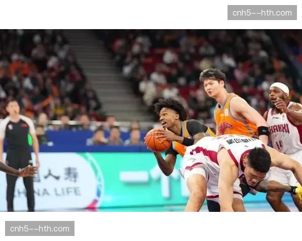 古德温组织串联上海进攻 场均6.3次助攻盘活全队攻势